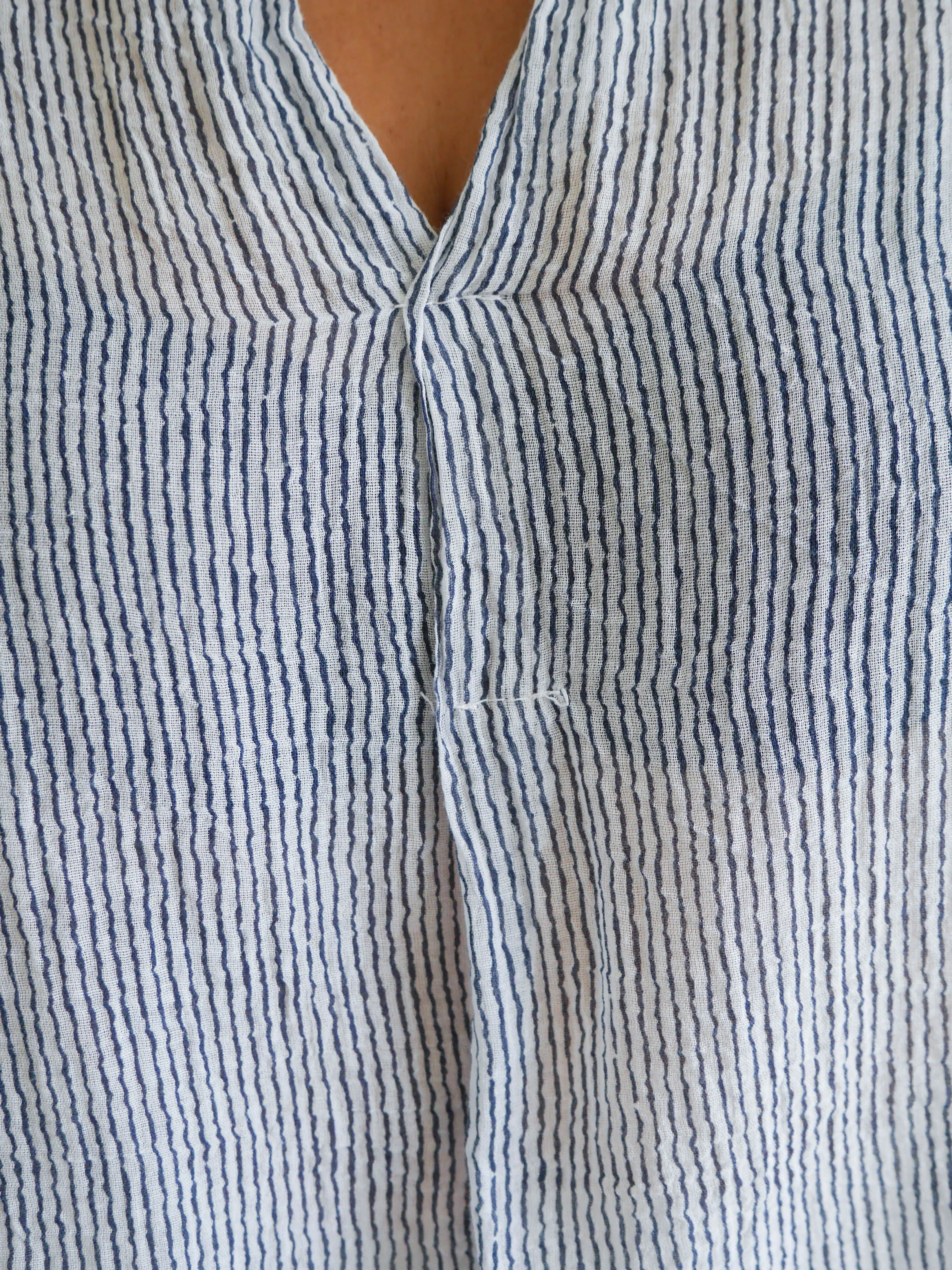 Annabel Blouse White & Navy