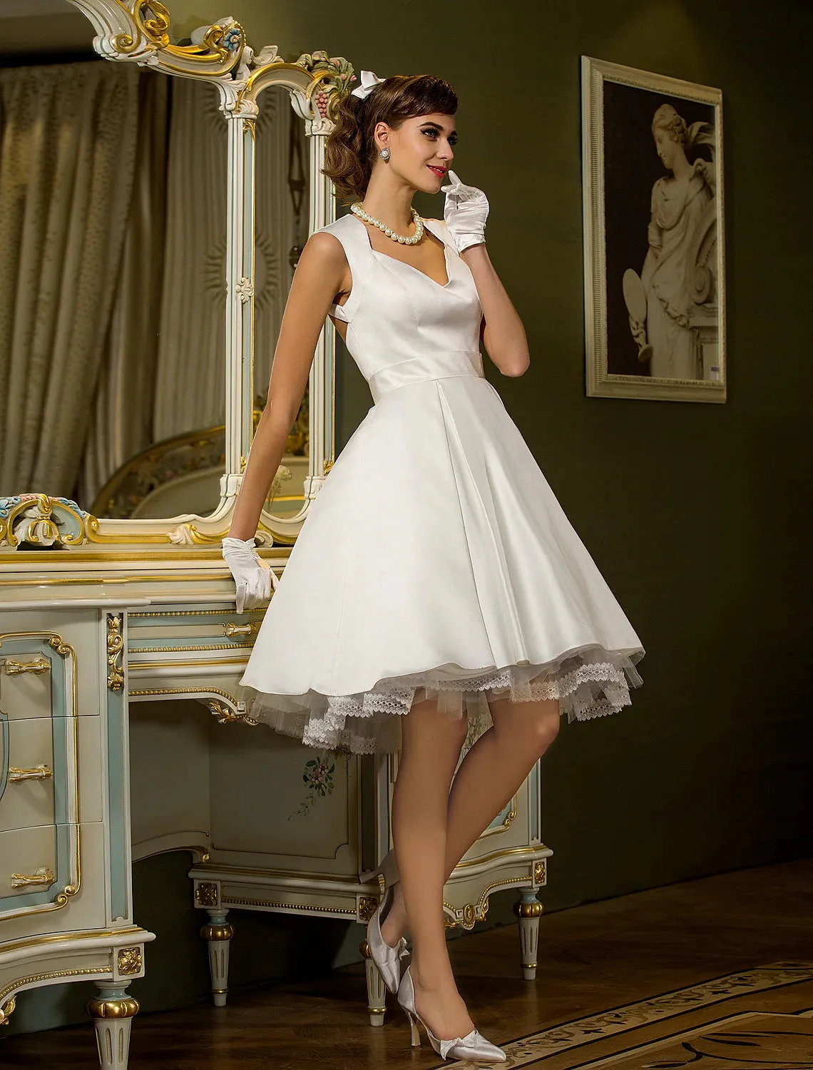 Luolandi Reception Vintage 1940s / 1950s Little White Dresses Wedding Dresses A-Line Sweetheart Cap Sleeve Knee Length Satin Bridal Gowns With Lace