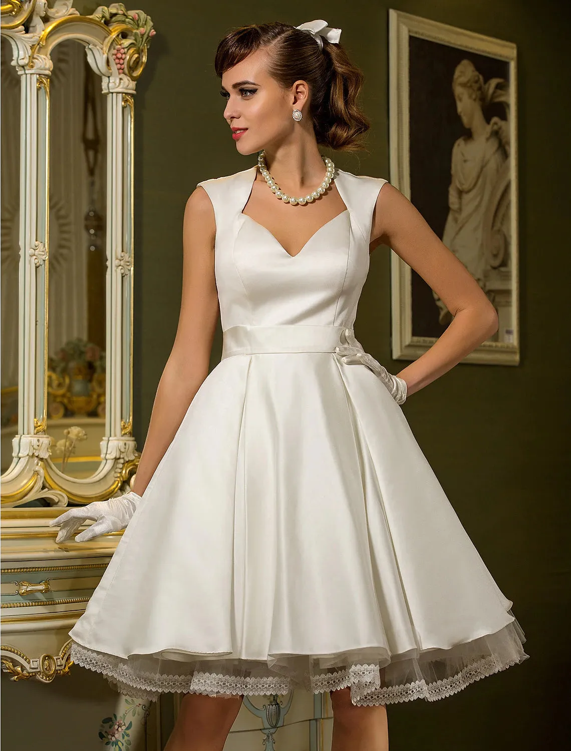 Luolandi Reception Vintage 1940s / 1950s Little White Dresses Wedding Dresses A-Line Sweetheart Cap Sleeve Knee Length Satin Bridal Gowns With Lace